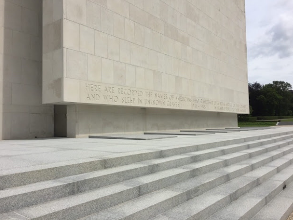 « Sept marches cernent le mémorial »