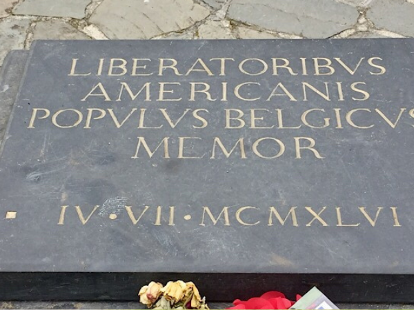 « Une gravure en hommage aux soldats américains »