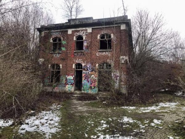 « Un bâtiment annexe en ruine près de la Chartreuse  »