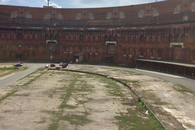 « La cour du centre de documentation à Nuremberg  »