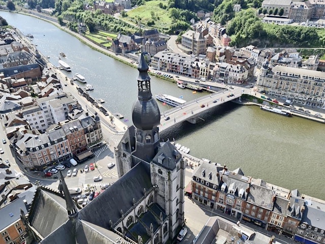 « Vue sur la ville de Dinant depuis la citadelle »