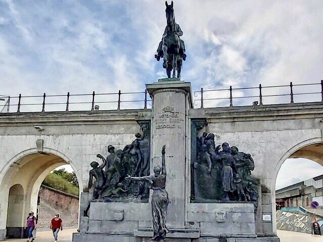« La statue du roi Léopold II »