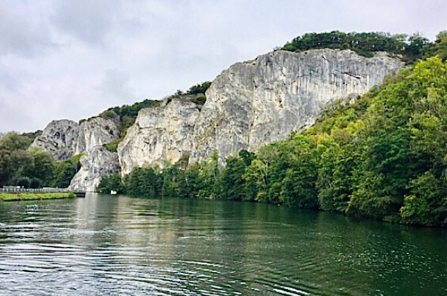 « Vue sur les falaises de Freÿr »