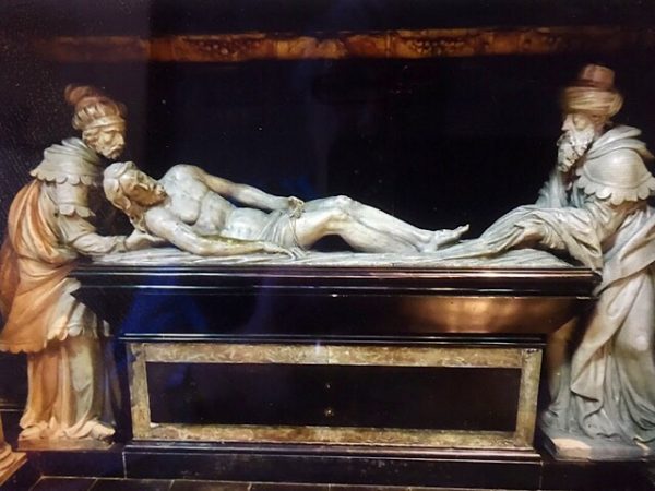 « Un cénotaphe dans la collégiale de Huy »