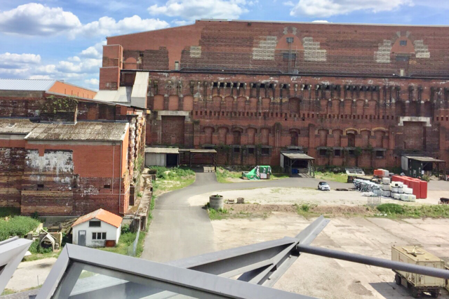 « Vue sur la cour de la Kongresshalle »