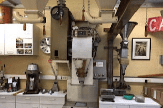 « Une machine à peser le café »