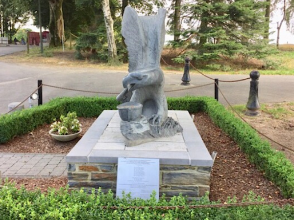 « Une sculpture d’aigle »