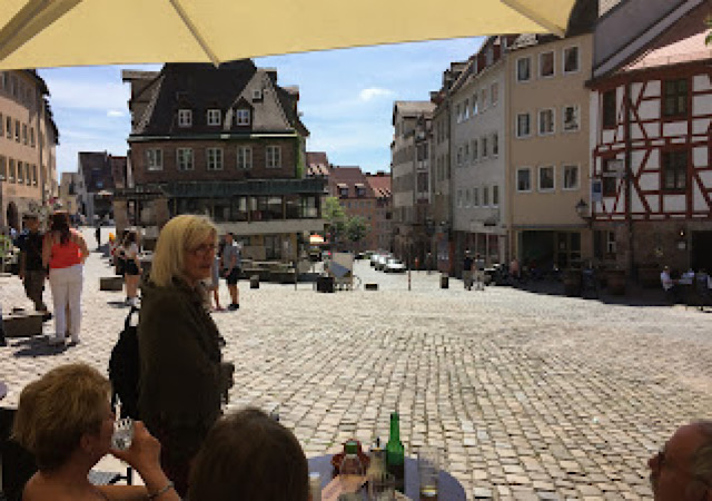 « La place  Tiergärtnertor à Nuremberg  »