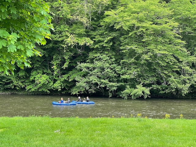 « Des kayakistes sur la Meuse »