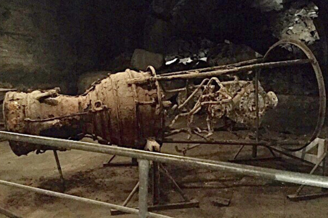 « Un débris de fusée V2 dans un tunnel  »