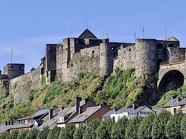 « Le château fort à Bouillon « « « + »