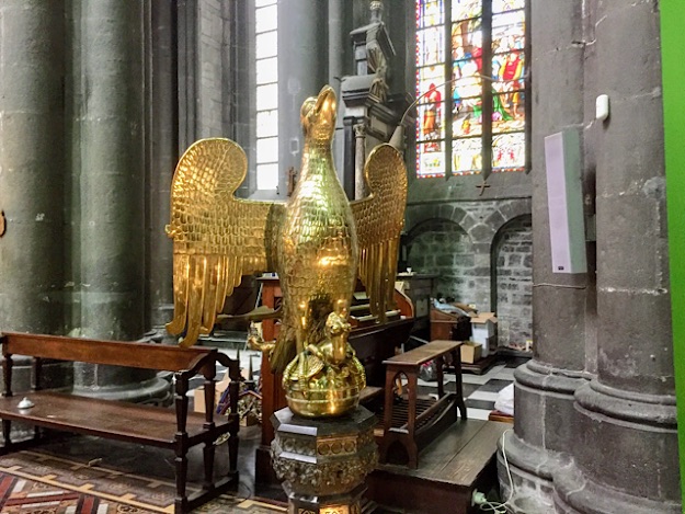 « Un aigle en laiton »