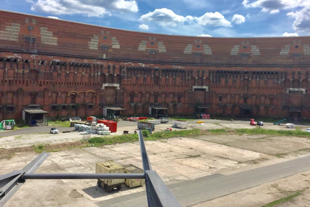 « Vue sur la cour depuis la flèche passerelle »