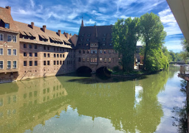 « Vue sur l’hôpital du Saint-Esprit à Nuremberg »