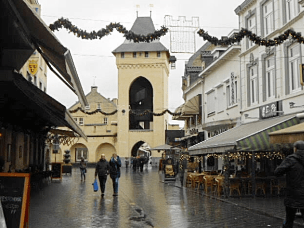 «   La Geulpoort au nord de la vieille ville »