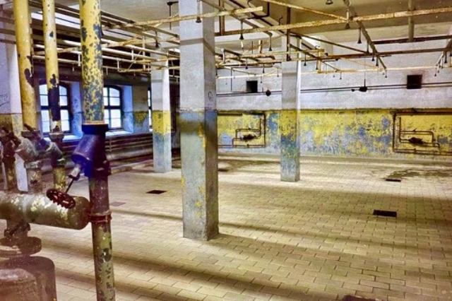 « Les douches du camp de Mauthausen »