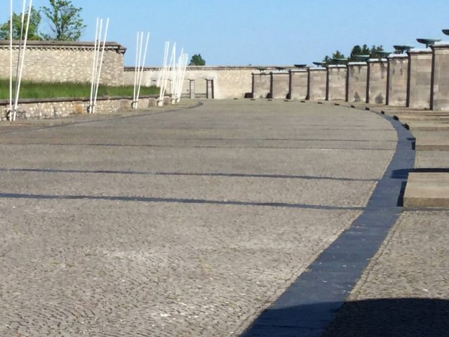 « L’allée des nations à Buchenwald »