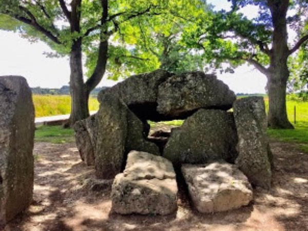 « Un dolmen à Wéris nord »