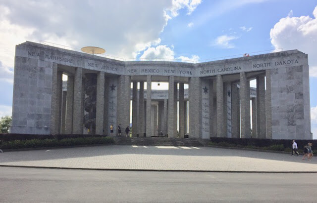 « Vue sur le mémorial du Mardasson »