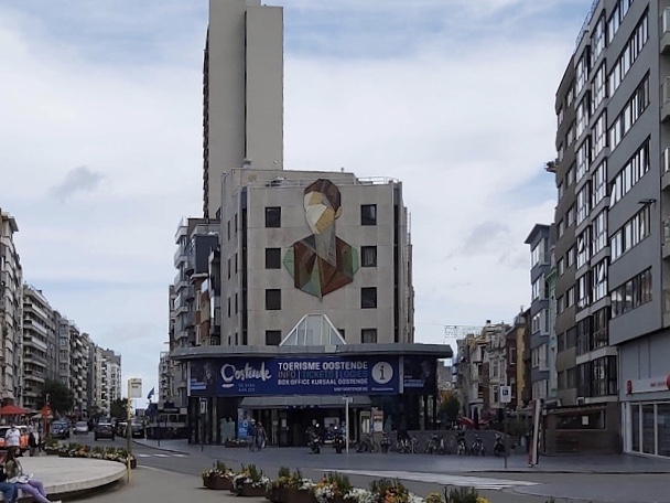 « Des graffitis sur les façades des maisons  »