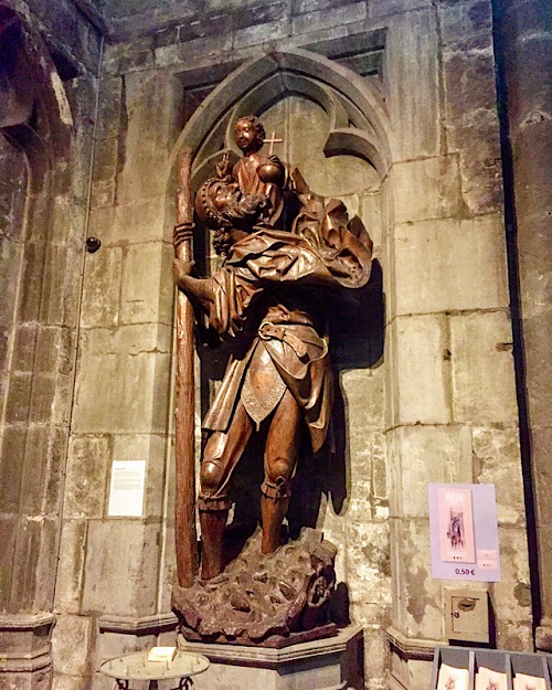 « La statue de Saint-Christophe »