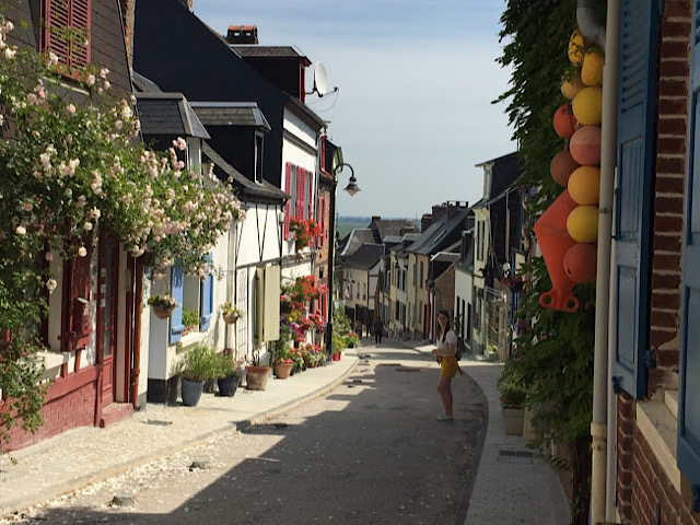 « Une rue fleurie dans le Courtgain « + »