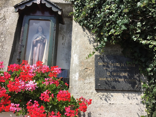 « Une potale dédiée à Sainte-Thérèse de Lisieux « + »