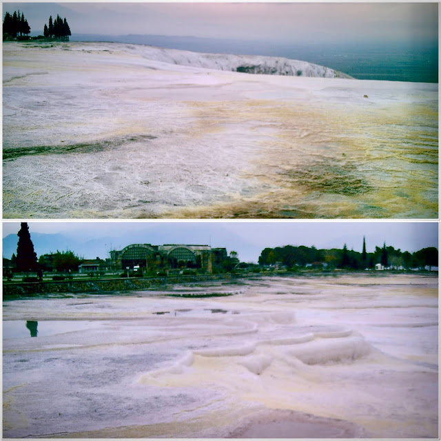Vue sur les bassins vides à Pamukkale »