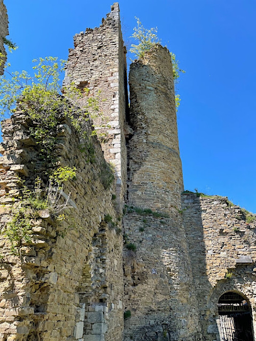 « Une tour accolée au donjon du château de Franchimont »