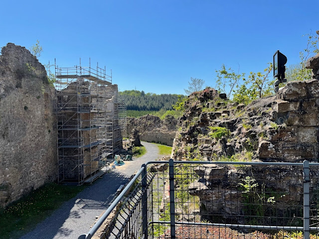 « La tour des latrines et la barbacane du château de Franchimont »