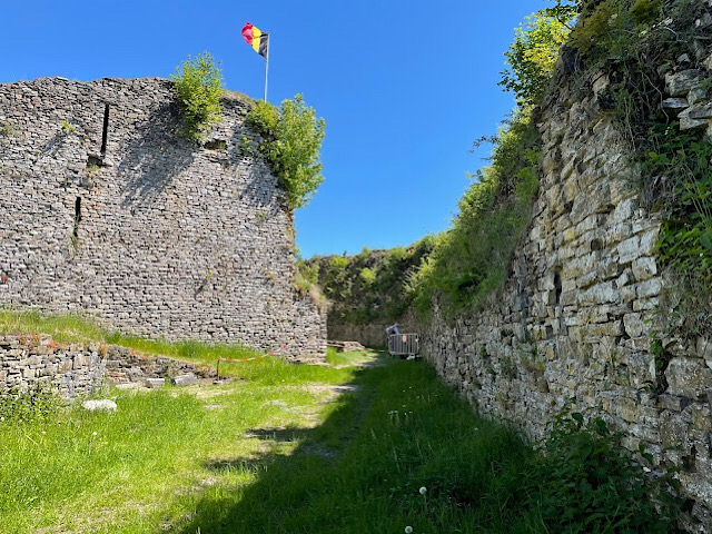 « L’aile ouest du château de Franchimont »
