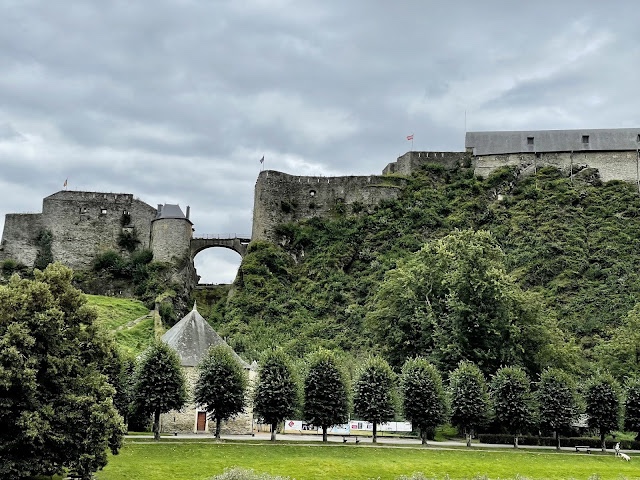 « Vue sur le château de Bouillon depuis le pont de la Poulie »