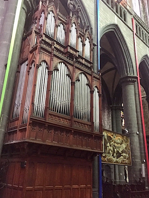 « L’orgue de la collégiale à Huy »