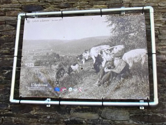 « Une ancienne photo géante à Laforêt »