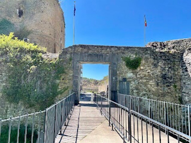 « L’entrée du château de Franchimont »
