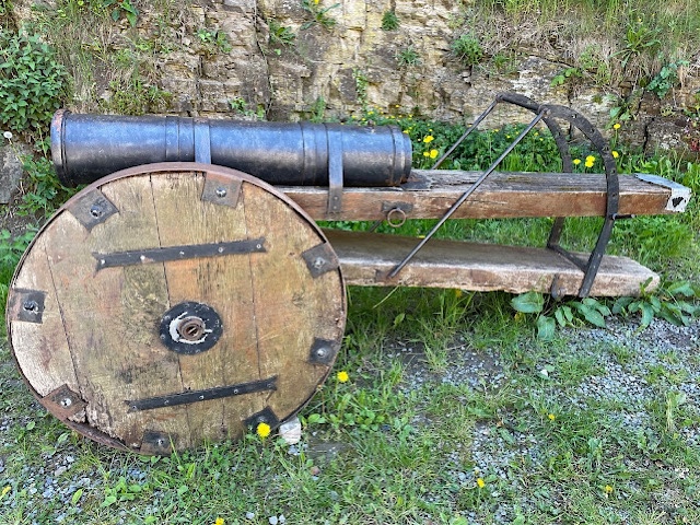 « Un canon médiéval dans le château de Franchimont »