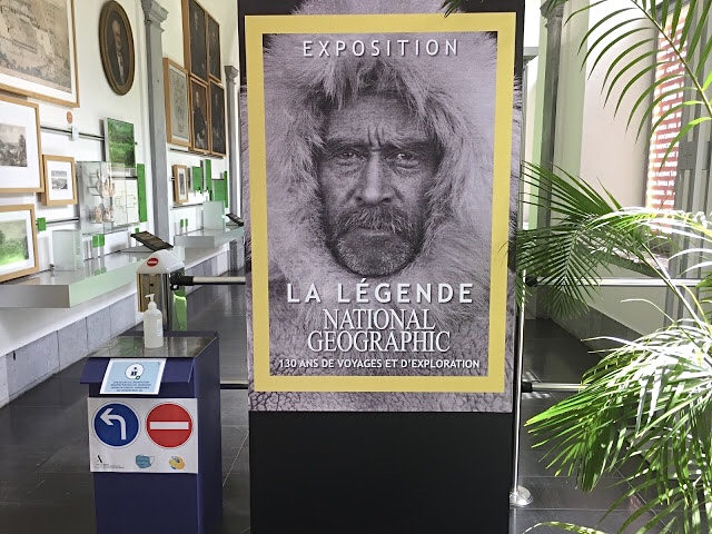 « L’entrée de l’exposition National Geographis dans l’abbaye devStavelot »