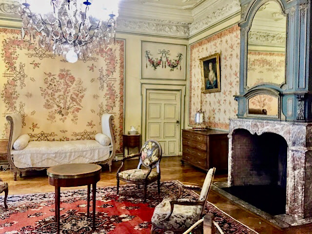 « La chambre de la Duchesse dans le château de Modave »
