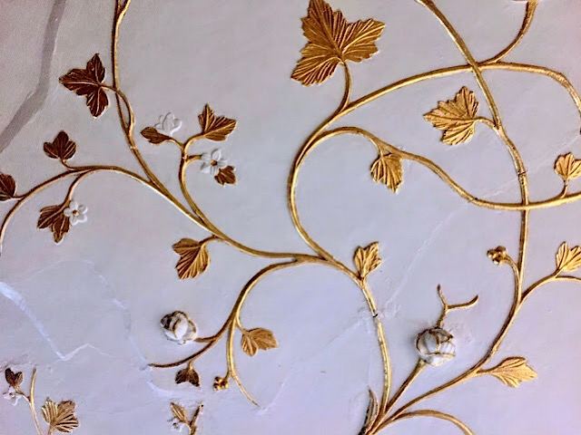 « La chambre de la favorite dans le château de Modave »