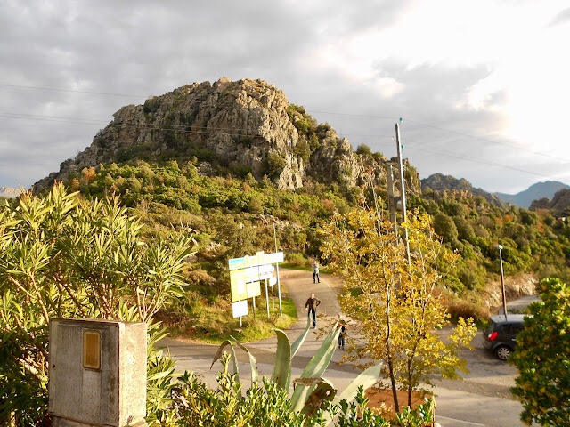 « Vue sur une montagne dans la vallée du Prunelli en Corse »