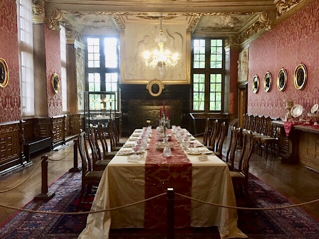 «  le salon d’Hercule dans le château de Modave »