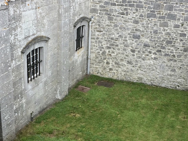 « Les fossés du château de Modave »