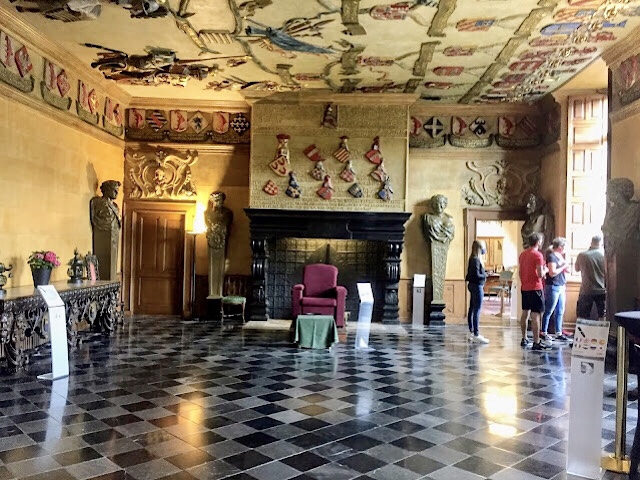 «  La salle des gardes du château de Modave »