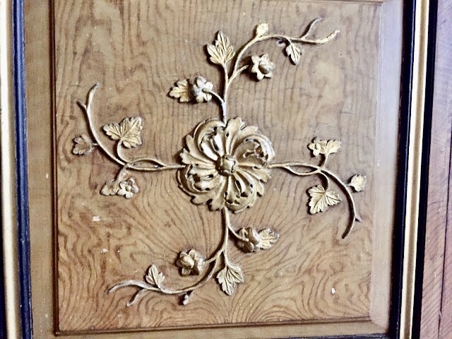 « Le salon Louis XV dans le château de Modave »