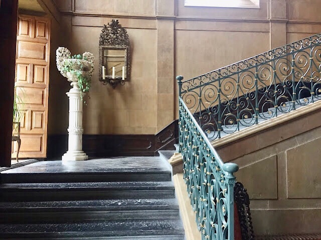 « L’escalier d’honneur du château de Modave »