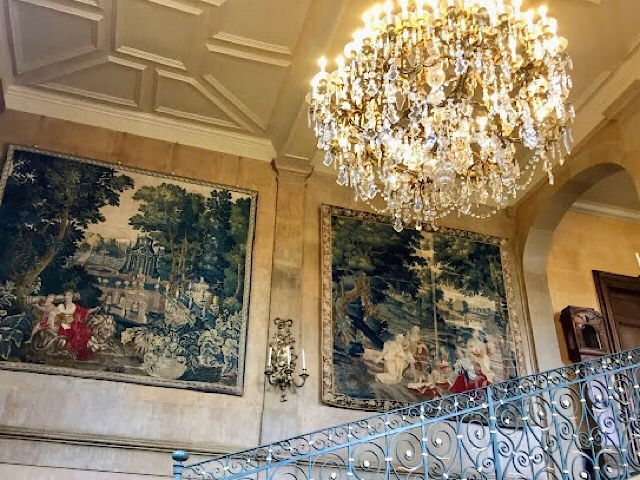 « L’escalier d’honneur du château de Modave »