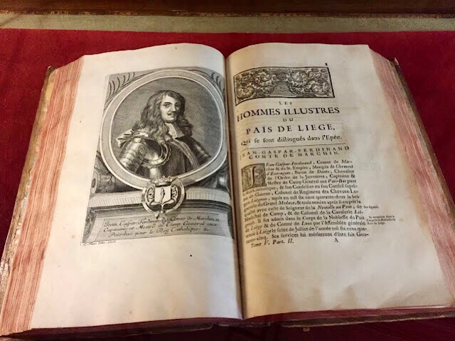 «  Un livre ancien dans le château de Modave »