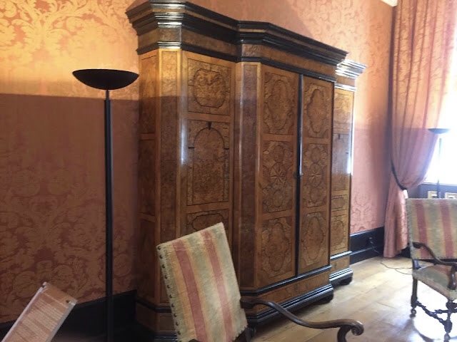 « La bibliothèque du château de Modave »