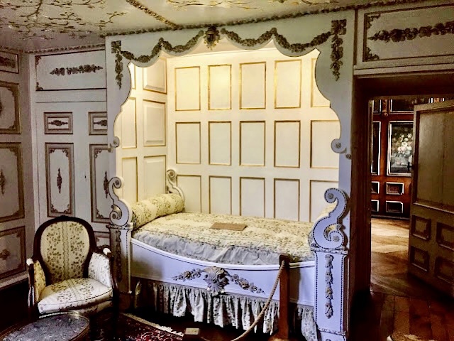 « Chambre de la favorite dans le château de Modave »