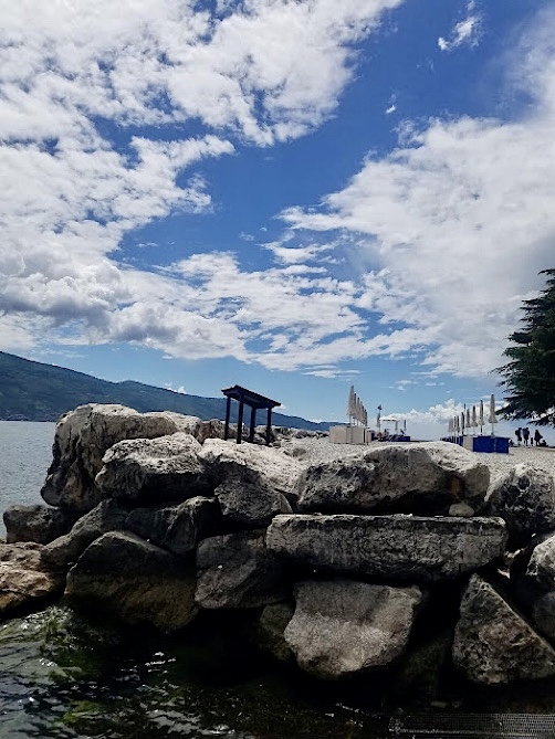 « Vue sur la plage de Tignale »
